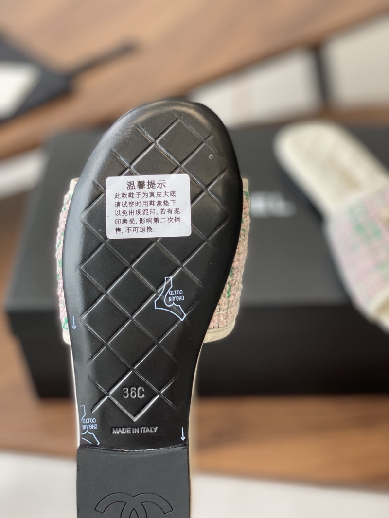 Ch**el slippers